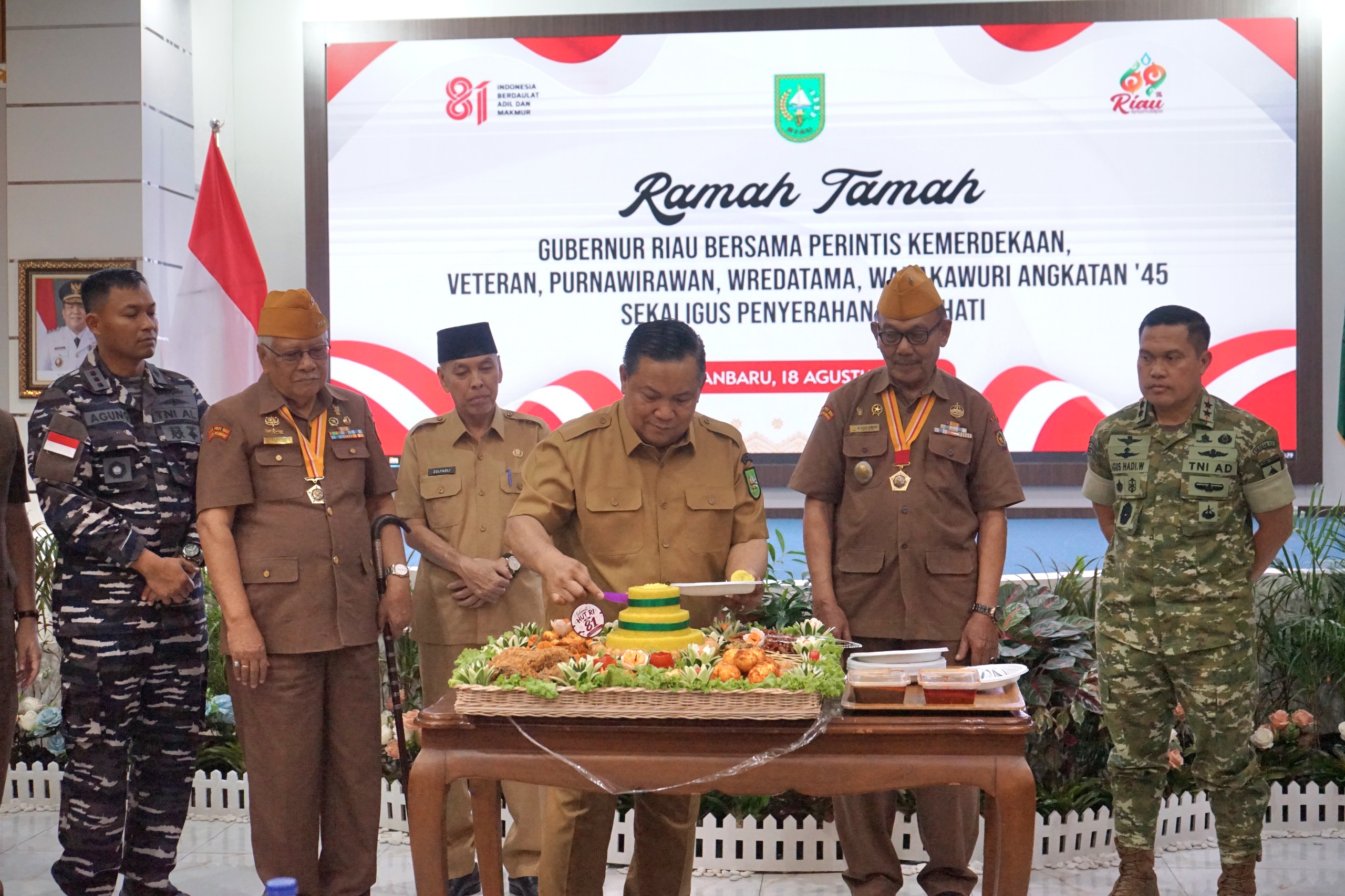 Di Tengah Peringatan HUT Ke-81 RI, Pangdam XIX/Tuanku Tambusai Hadiri Ramah Tamah Veteran